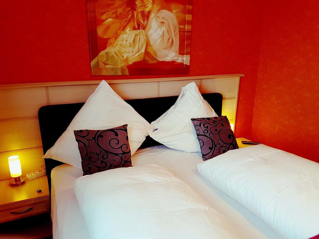 Legend Hotel Biebesheim am Rhein Exteriör bild