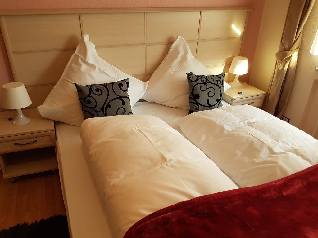 Legend Hotel Biebesheim am Rhein Exteriör bild
