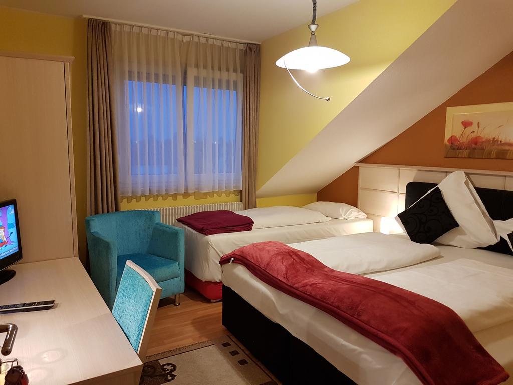 Legend Hotel Biebesheim am Rhein Exteriör bild