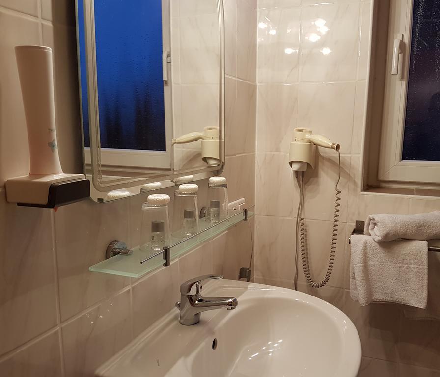 Legend Hotel Biebesheim am Rhein Exteriör bild