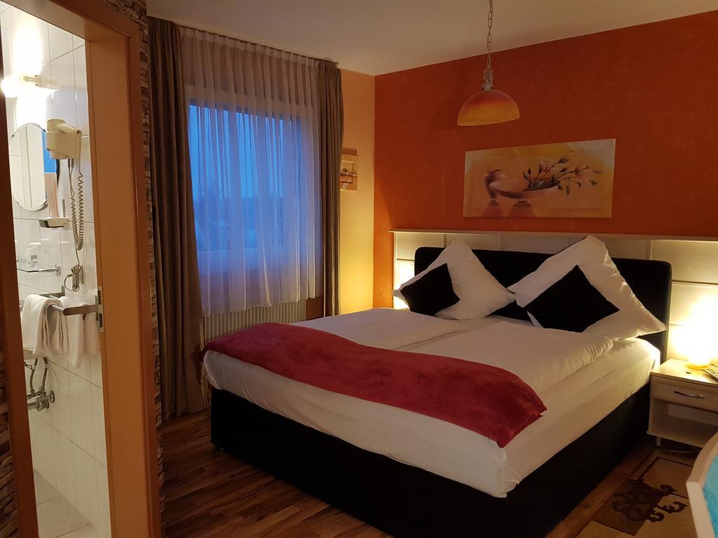 Legend Hotel Biebesheim am Rhein Exteriör bild